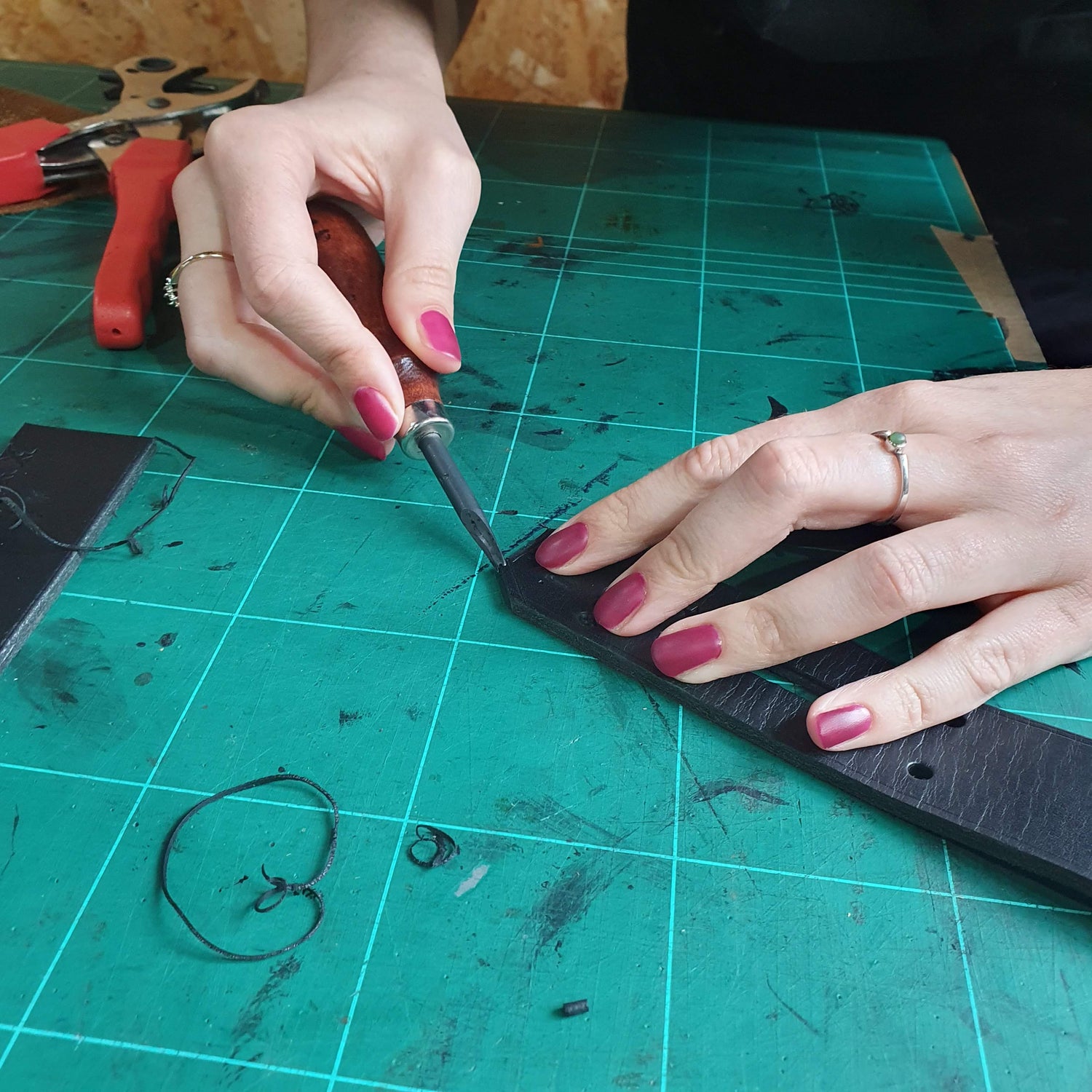 Hands of Tym Course Craft it Yourself Belt Course - A Practical Leather Course