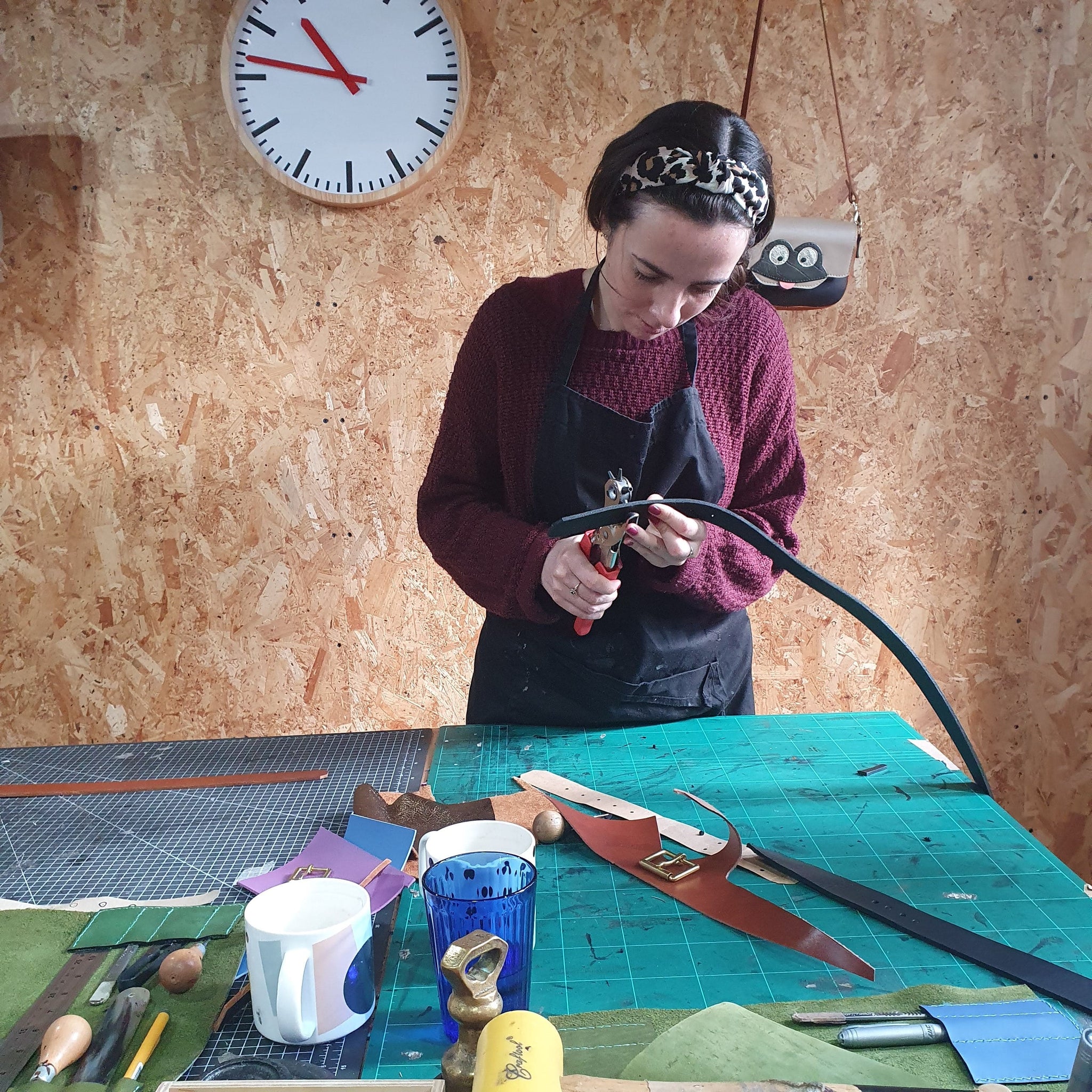 Learn how to make a belt A practical leather belt course Hands of Tym