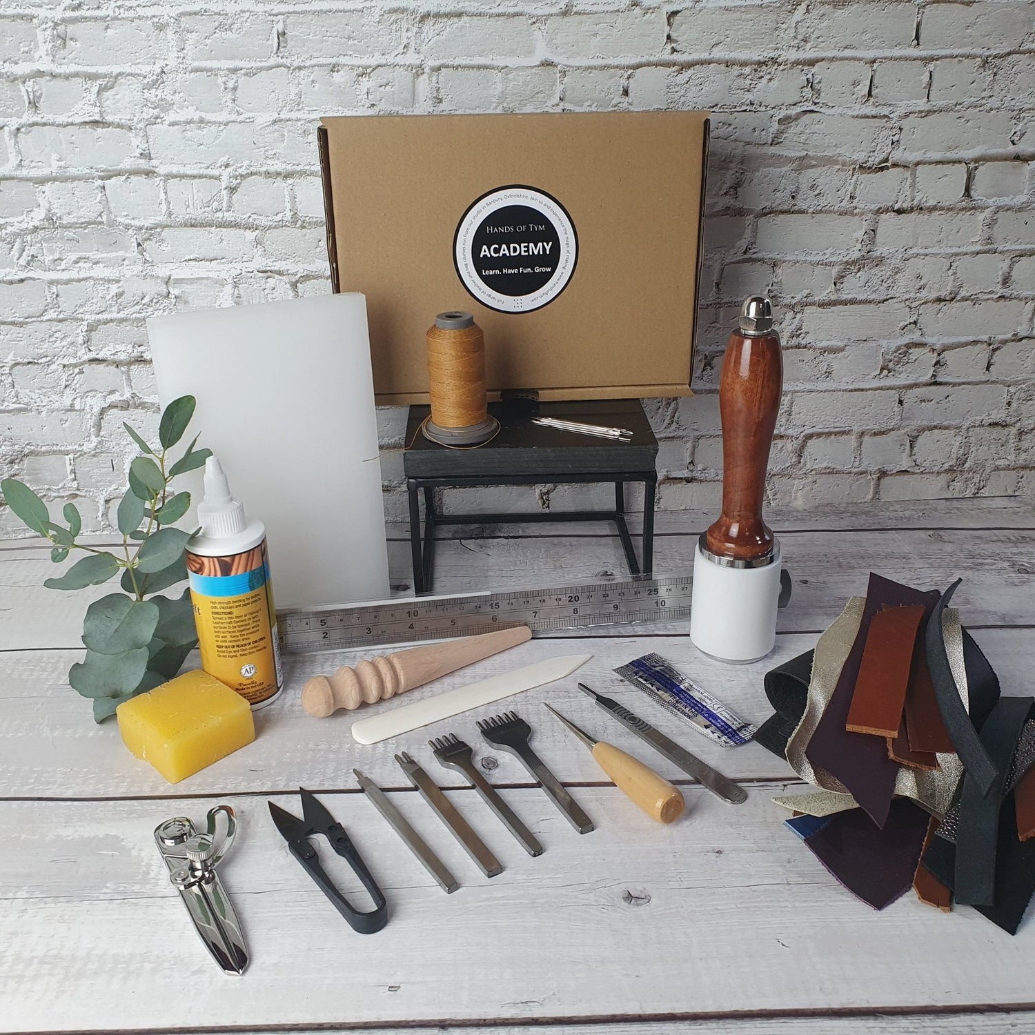 Starter Leather craft tool kit – Hands of Tym